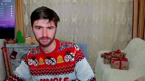 gilbertogonzales online show from December 13, 4:27 pm