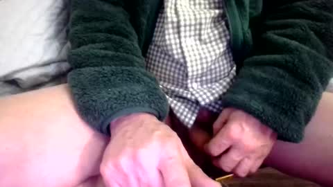 gilly_69 online show from December 23, 2:07 pm