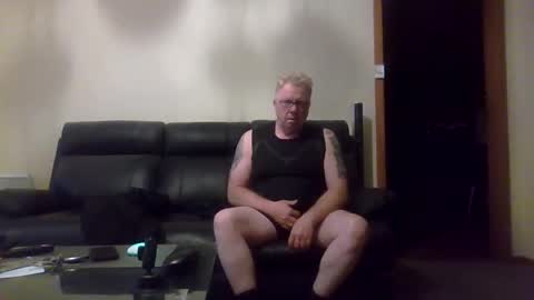 gimmmieoooo online show from April 19, 8:04 am