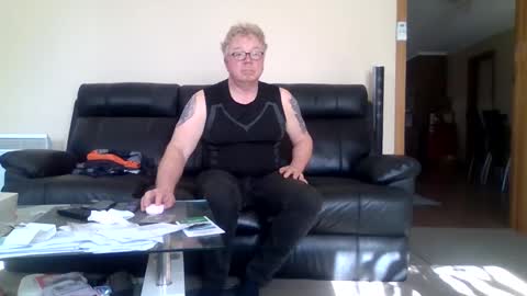 gimmmieoooo online show from October 28, 6:14 am