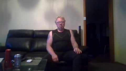 gimmmieoooo online show from April 10, 7:46 am