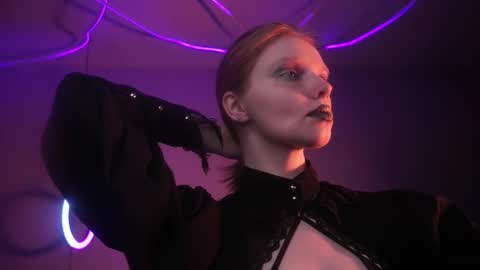        im expecting 350 thumbs up on my altar   online show from October 12, 10:33 pm