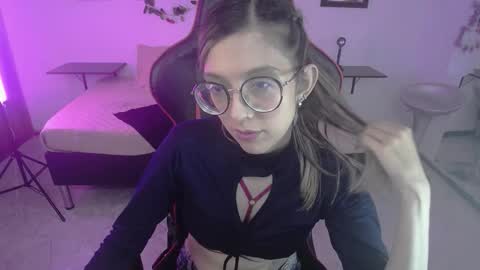 ginny11_ online show from March 19, 12:54 pm