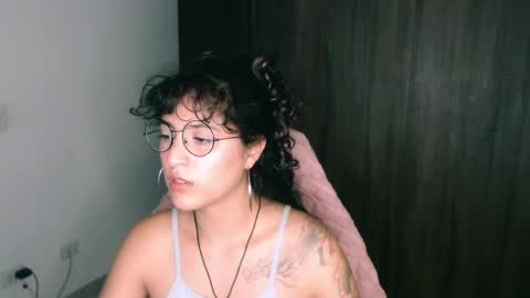 giny_bean online show from April 15, 1:20 am