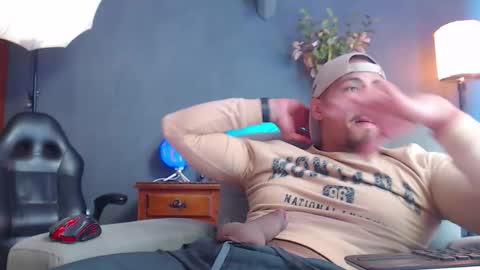 Snapshot of girge23 chatting on October 15, 4:52 pm piggy boy online show from October 15, 4:52 pm
