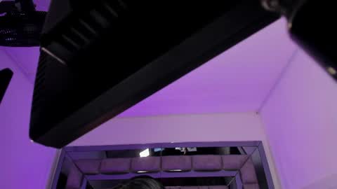 GIRL GRAY online show from July 1, 7:55 pm