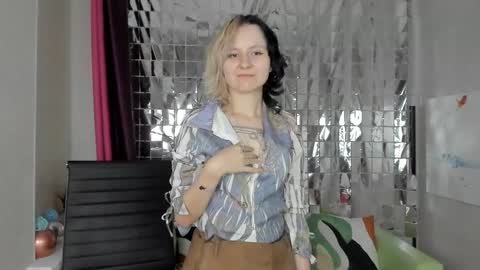 girl_next_doorr online show from January 28, 4:41 pm