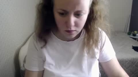 girlshyyy online show from July 1, 4:10 am