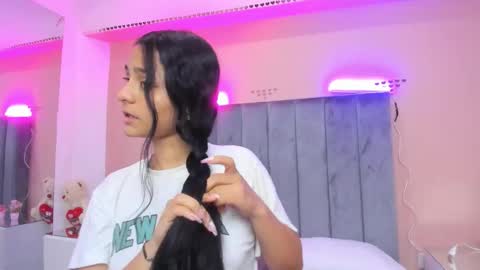 GISELLE ROLDAN online show from December 20, 5:25 am