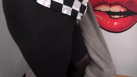 Nikki online show from March 1, 6:34 pm