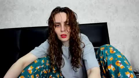 Gloria Wood online show from April 13, 5:50 pm