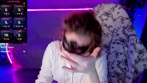 gloriagrays online show from December 18, 2:21 am