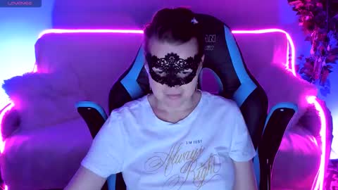 gloriagrays online show from September 14, 7:15 pm