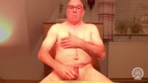 gngh1969 online show from June 15, 5:43 am