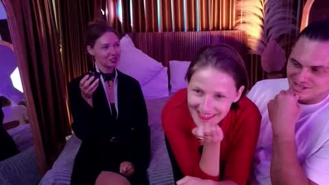   330 UTC2 girls   online show from January 17, 4:33 am