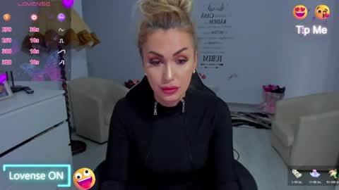 Nicole.. online show from March 28, 10:27 am