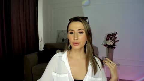 Olivia online show from November 9, 11:35 am