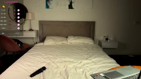 Dee online show from March 11, 4:21 pm