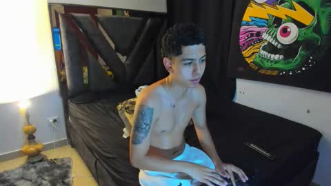 Snapshot of gomez_g_ chatting on October 22, 11:17 pm Gomez online show from October 22, 11:17 pm