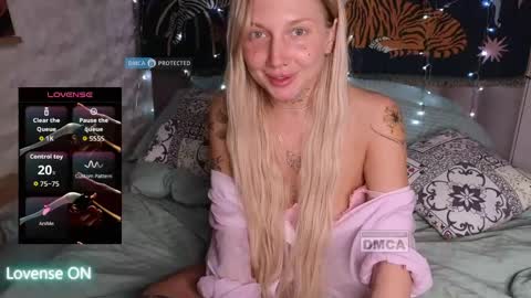 goodgirl0024 online show from March 18, 8:37 pm