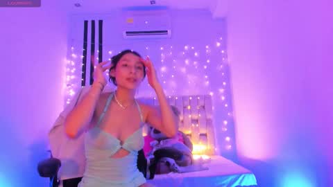 i am Jessi  I love animals and drawing I hope to get along with everyone. XOXO online show from February 13, 8:56 pm