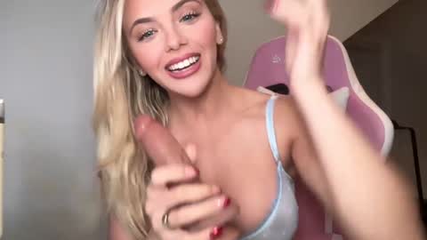 Gracie online show from November 25, 3:27 am