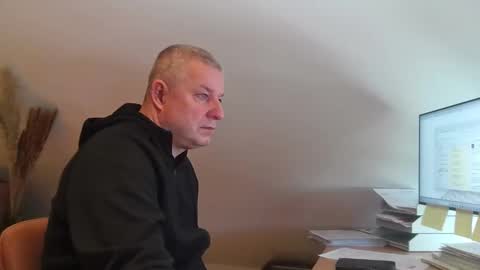 grau197077 online show from February 16, 9:29 am