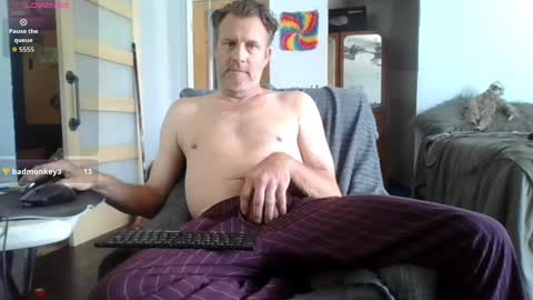 Snapshot of graylonewolf chatting on September 14, 2:29 pm Gray lone wolf online show from September 14, 2:29 pm