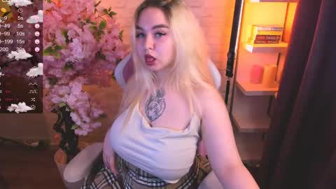 Lina 3 online show from May 21, 1:39 pm