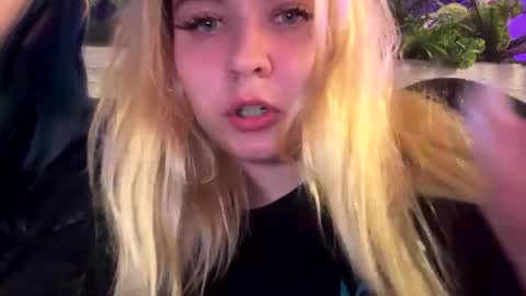 Lina 3 online show from June 7, 9:09 pm