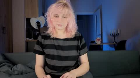 Greg-independent model online show from April 5, 9:45 pm