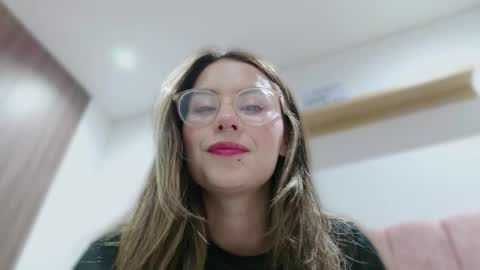 Snapshot of greta_miss chatting on October 16, 3:17 am  Emmy  online show from October 16, 3:17 am