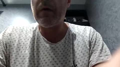 Snapshot of grzegorz34 chatting on November 1, 7:51 am Greg online show from November 1, 7:51 am