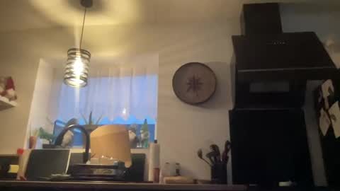 guil0 online show from November 12, 10:28 am