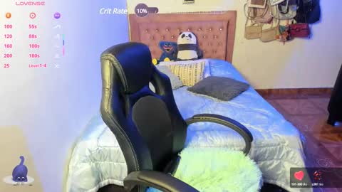 Hello Im Julieta Im 25 years old welcome to my room have fun and be happy. online show from March 11, 7:57 am