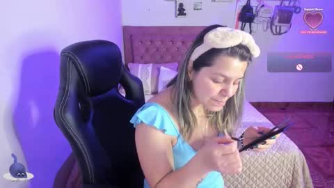 Hello Im Julieta Im 25 years old welcome to my room have fun and be happy. online show from October 31, 2:56 am