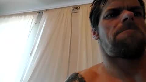 gunnarssonbenni33 online show from May 18, 9:10 pm