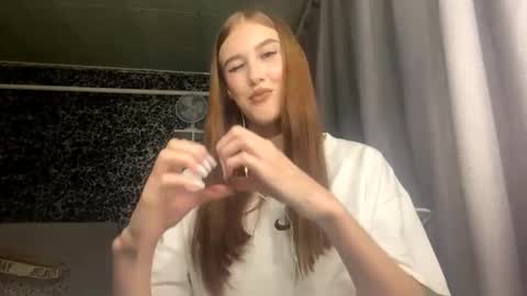 Snapshot of gwenmestayer chatting on September 20, 8:01 pm Gwen online show from September 20, 8:01 pm