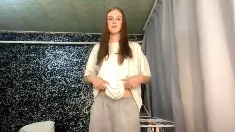 Snapshot of gwenmestayer chatting on October 8, 11:21 pm Gwen online show from October 8, 11:21 pm