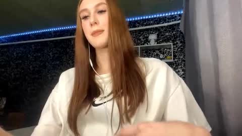 Snapshot of gwenmestayer chatting on September 24, 8:15 pm Gwen online show from September 24, 8:15 pm