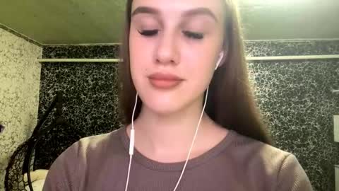 Snapshot of gwenmestayer chatting on October 16, 8:40 pm Gwen online show from October 16, 8:40 pm