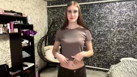 Snapshot of gwenmestayer chatting on October 15, 8:31 pm Gwen online show from October 15, 8:31 pm