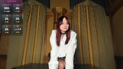 Kelly  Lilly online show from April 7, 7:49 pm