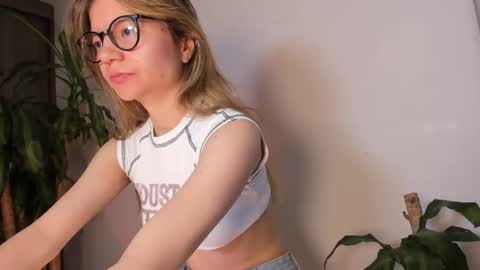 Snapshot of hailey_firee chatting on September 12, 11:23 am Hailey online show from September 12, 11:23 am