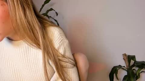 Snapshot of hailey_firee chatting on September 18, 2:37 am Hailey online show from September 18, 2:37 am