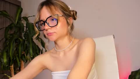 Snapshot of hailey_firee chatting on October 18, 5:00 am Hailey online show from October 18, 5:00 am