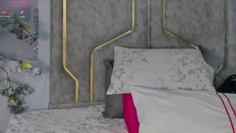 haileystonei online show from November 13, 11:35 am