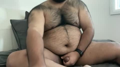 hairyaussie00 online show from April 8, 1:19 am