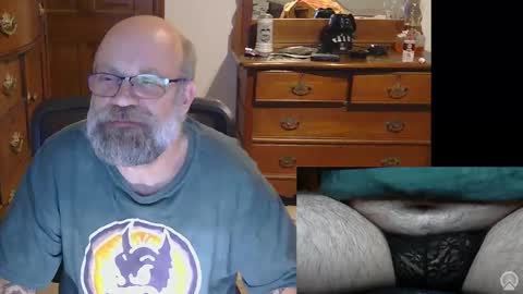 HairyDaddyBear69 online show from November 22, 4:00 am
