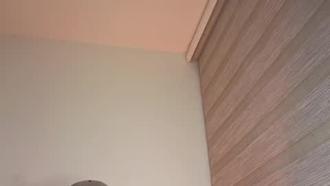 Independent       model  online show from December 22, 2:07 am